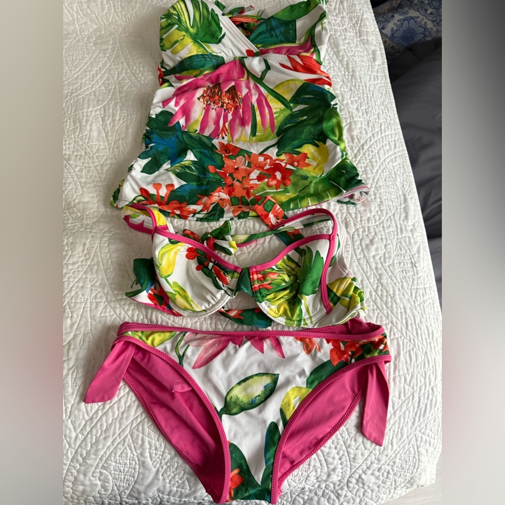 Tommy Bahama 3 piece swim set 32C, XS